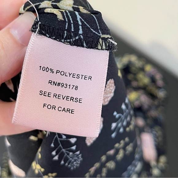 Philosophy Floral V-Neck Short Sleeve Blouse - Picture 10 of 13